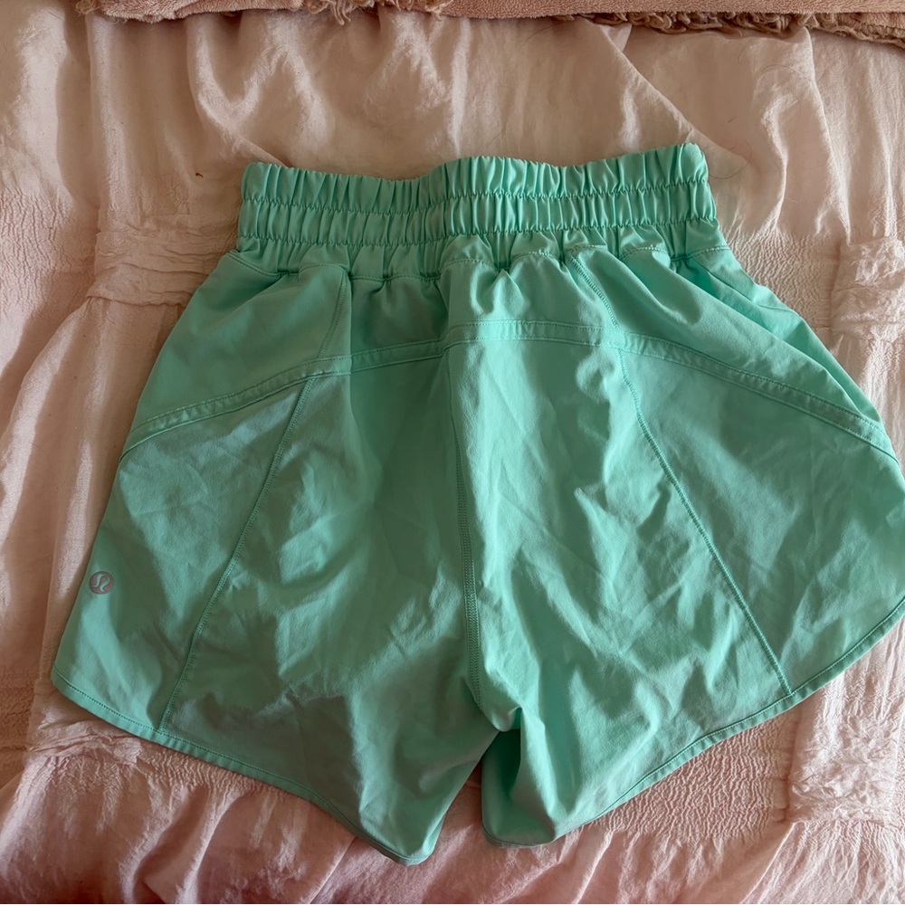 Lululemon Hotty Hot shorts size 6- tags removed.